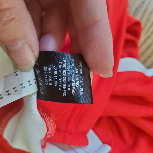 Under armour mens small loose polo. - Picture 6 of 6